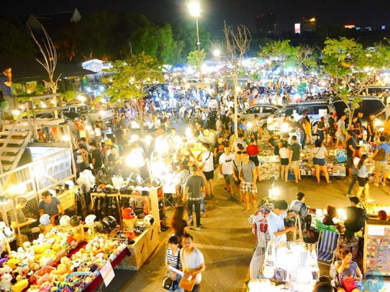 A Local’s Guide to the Best Things to Do Near My Khe Beach at Night